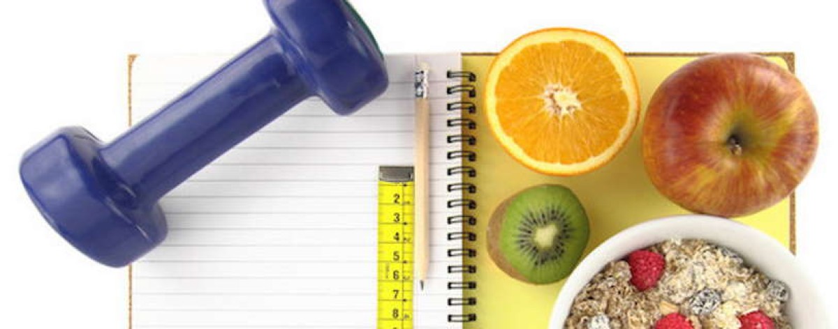 Diete create da intelligenza artificiale: piani alimentari sbilanciati su nutrienti e calorie. Rischi per gli adolescenti
